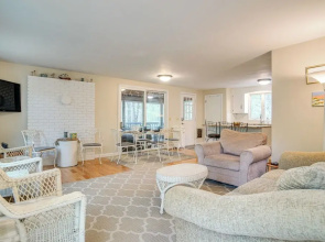 1/2 Mi to Cooks Brook Beach: Cape Cod Gem w/ Deck