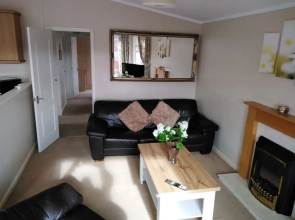 Charming 3-bed Lodge in Malton With hot tub