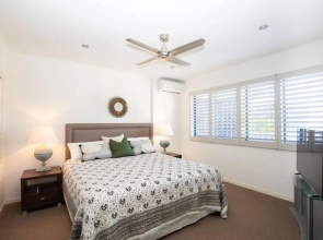 SALTWATER 1 - PENTHOUSE APARTMENT with OCEAN VIEWS