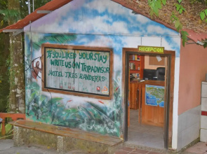 Hotel Las Tres Banderas