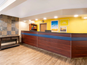 Days Inn & Suites by Wyndham Greeley