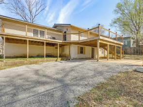 < 1/2 Mi to Marina: Missouri Lake Getaway