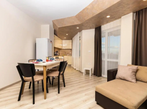 Sunny 1BD Apartment in OLD TOWN