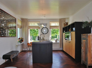 Charming Holiday Home in Ouddorp Near Sea