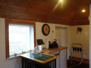 Groom's Cottage