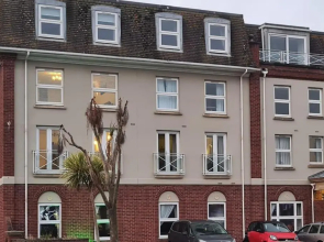 Beautiful 2-bed Apartment on Torquay seafront