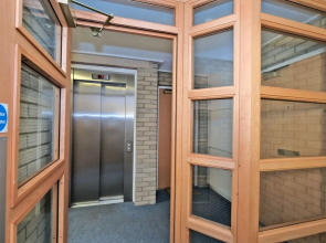 Riverview-2br-sleeps4-citycentre-parking-fastwifi