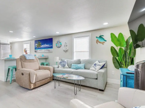 Gulf Breeze Home w/ Deck: Walk to Public Boat Ramp