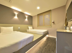 WITH U Hotel & Guesthouse