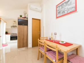 Apartments and rooms Roberto B.