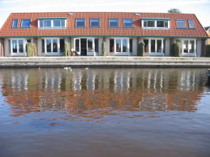Cozy House with Dishwasher near Small Beach