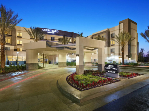 Courtyard by Marriott Long Beach Airport