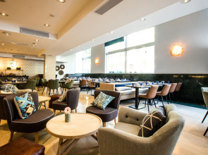 Отель Leonardo Hotel Barcelona Gran Via