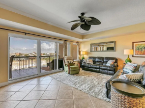 Harbor Landing 203b