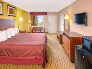 Days Inn by Wyndham Gulfport