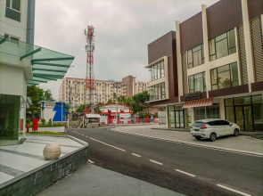 Elegant And Comfy Studio Barsa City Apartment