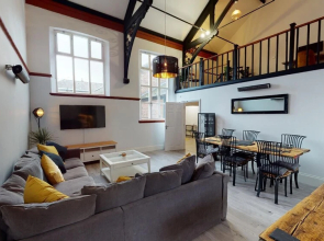 Hu1 Boutique City Apartment - Sleeps 6