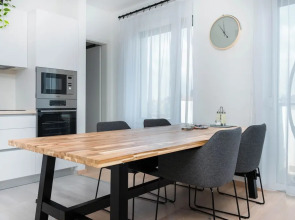 Elisabeth Downtown Apartments by UrbanRent