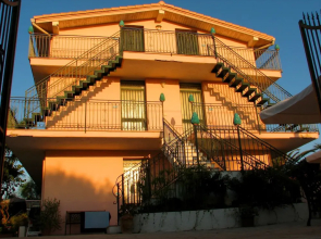 La Casa Del Mito