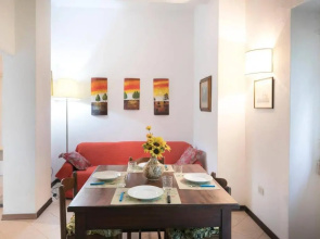 ALTIDO Lively 3BR Villa with Shared Garden, 50m from Beach