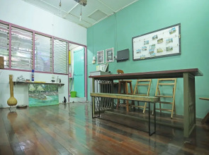 OYO 90571 Red Door Homestay