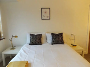 Room in Guest Room - Spacious Double Room in Coventry