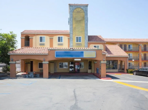 Passport Inn & Suites Corona Hotel
