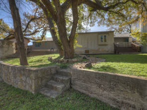 Guest Quarters - 2 Blocks to Main Street!