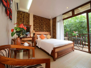 Artisan Lakeview Hotel