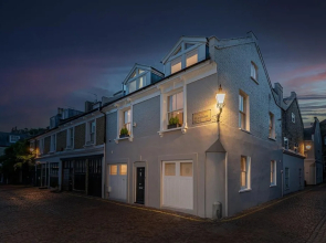NEW Stunning 5BD Kensington House