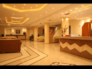 Lavris Hotel & Bungalows