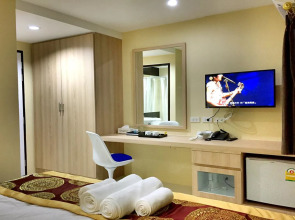 Top High Airport Link Hotel