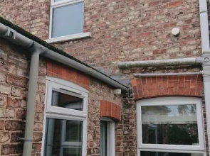 Entire 2-Bedroom House with Garden