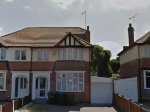 The 5 bed House With Spacious Rooms and Lounge