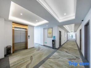 Zhongxin Hotel (Baoshan Banqiao Ancient Town Branch)