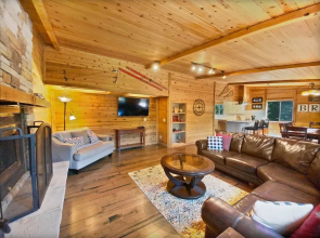 Gasthaus Breck 6 Bedroom Home by RedAwning