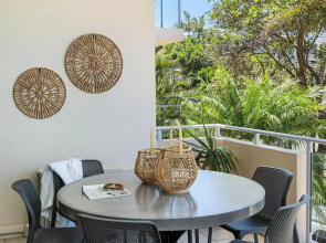 Unit 2 21 Park Cres Modern Stylish apartment