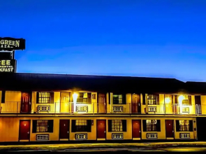 Evergreen Plaza Inn
