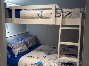Allibella Shepherds Hut, Amazing Seaview, Private garden, Pet Friendly