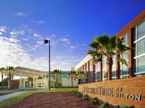 DoubleTree by Hilton Hotel & Suites Charleston Airport