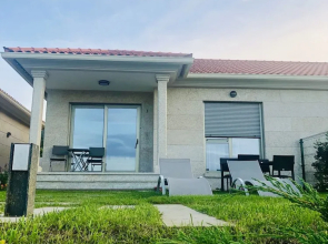 Casa con Jardín a 50m de la Playa en Hío