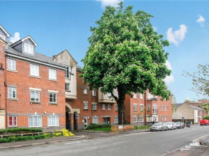 Central Spacious & Stylish Apartment