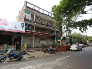 OYO Flagship 19120 The Classio Guest House