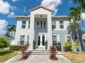 Hollywood Dream House - 5 Bedroom with Heated Pool