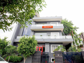 Fabhotel Kingston House