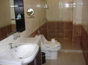 Royal Q&D Suites Hotel