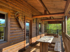 Rustic 4/2 Log Cabin with Lovely Views! Sleeps 8!
