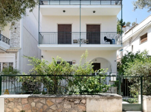 Brand new cottage house in Athens close to Stauros Niarxos foundation.