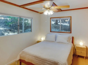 Charming Lake Arrowhead Cabin w/ Deck & Game Room!