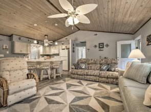 1 Mi to Boat Launch: Crystal River Home w/ Dock